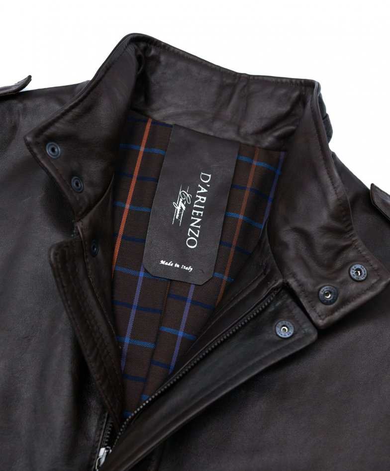 Schwarze lederjacke mit zwei taschen