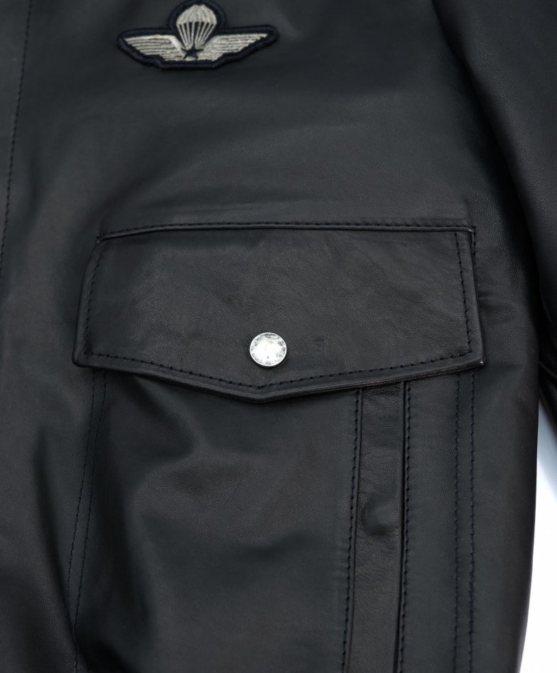 Schwarze bomber lederjacke mit...
