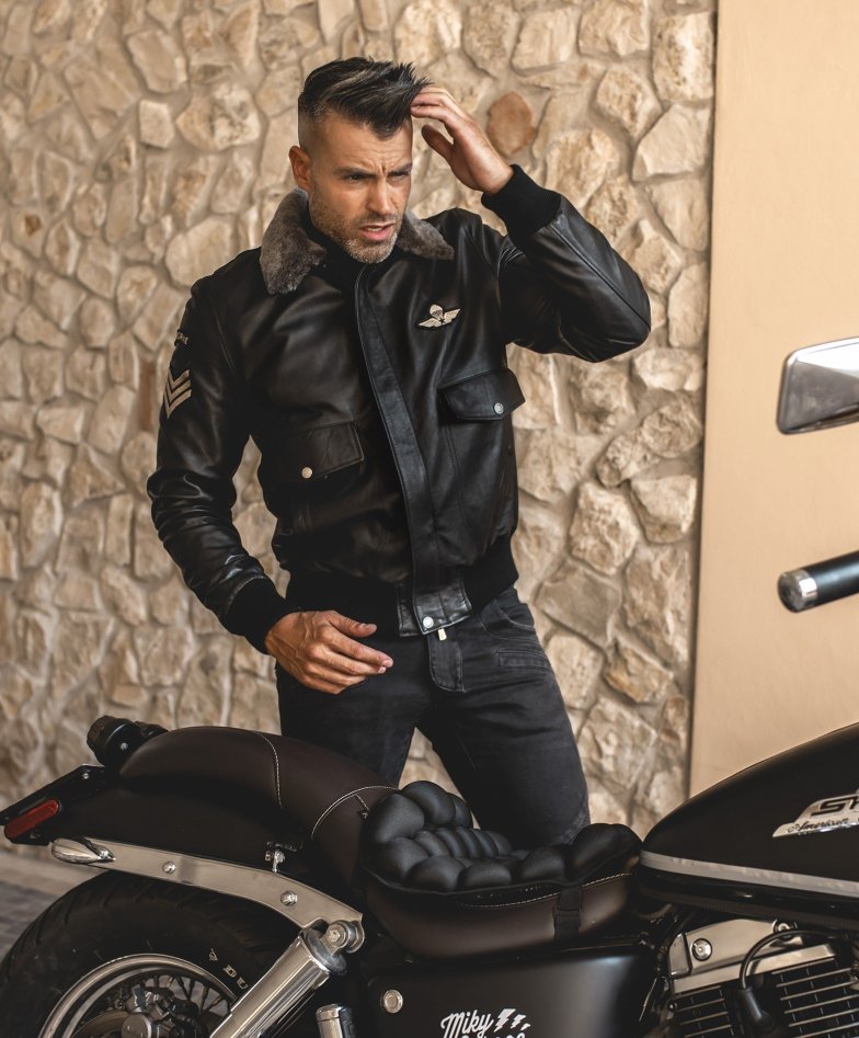 Schwarze bomber lederjacke mit...