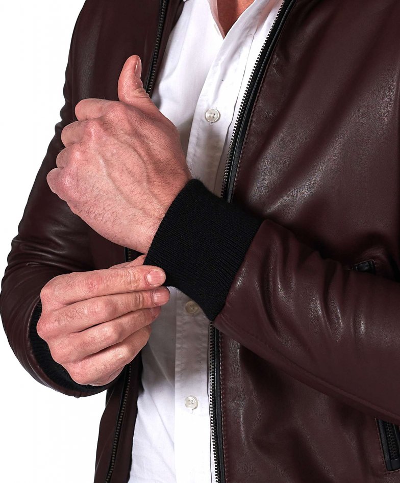 Burgunder lederjacke mit kapuze...