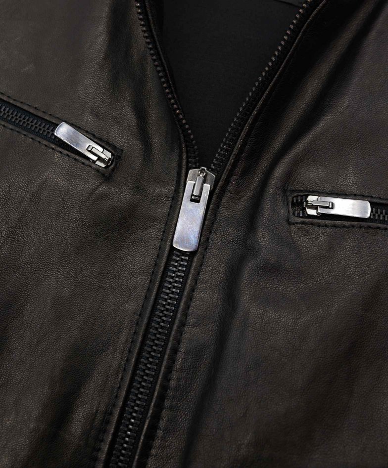 Schwarze pflanzliches lederjacke...