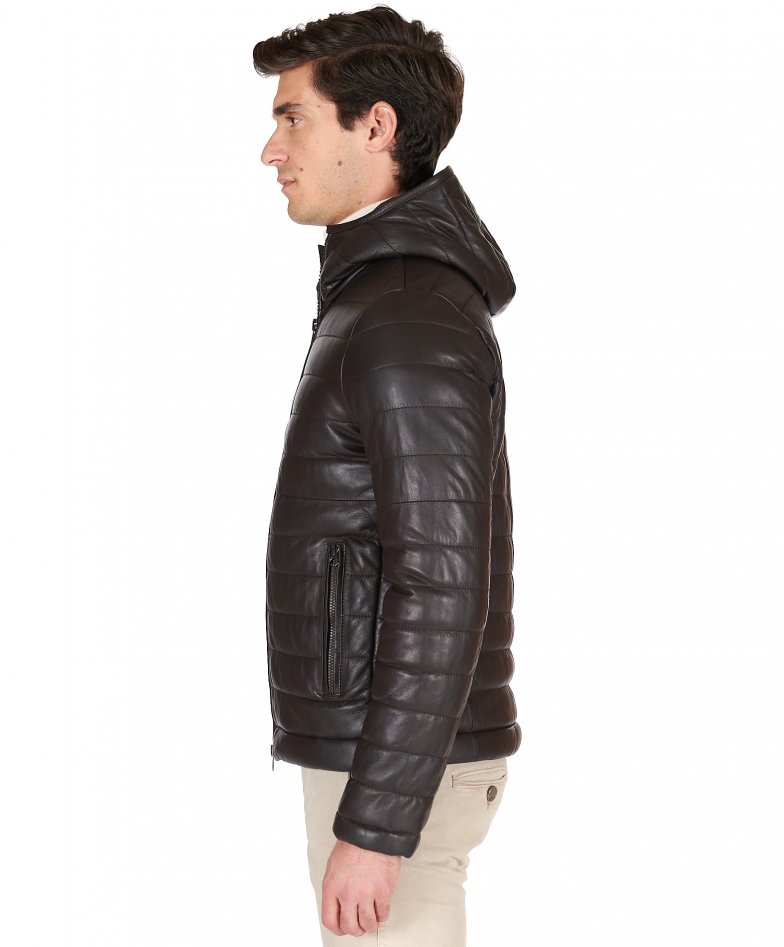 Daunenjacke aus braunem leder mit kapuze
