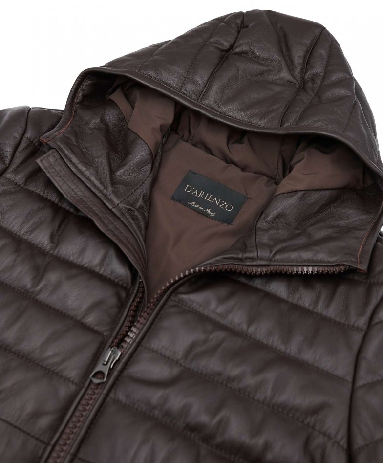 Daunenjacke aus braunem leder mit kapuze