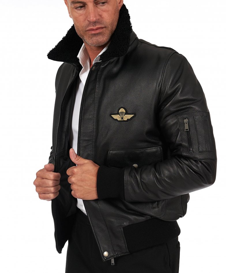 Lederfarben zerknittertes lederjacke...