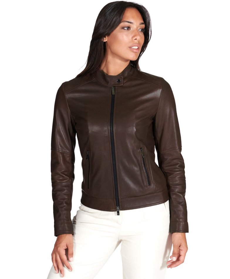 Dunkelbraune bikerjacke aus leder im...