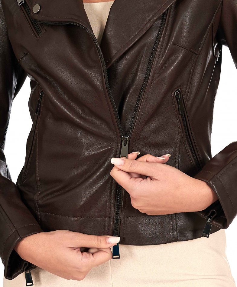 Dunkelbraune biker-lederjacke mit...