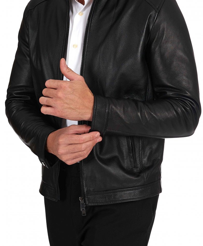 Schwarze leder biker jacke mit...