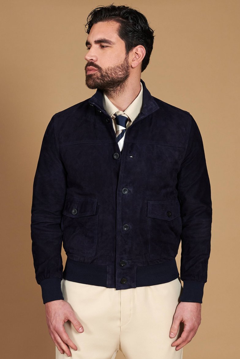 Blaue wildlederjacke mit knöpfen...