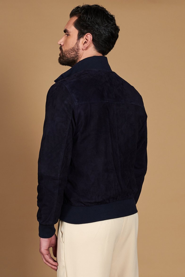 Blaue wildlederjacke mit knöpfen...