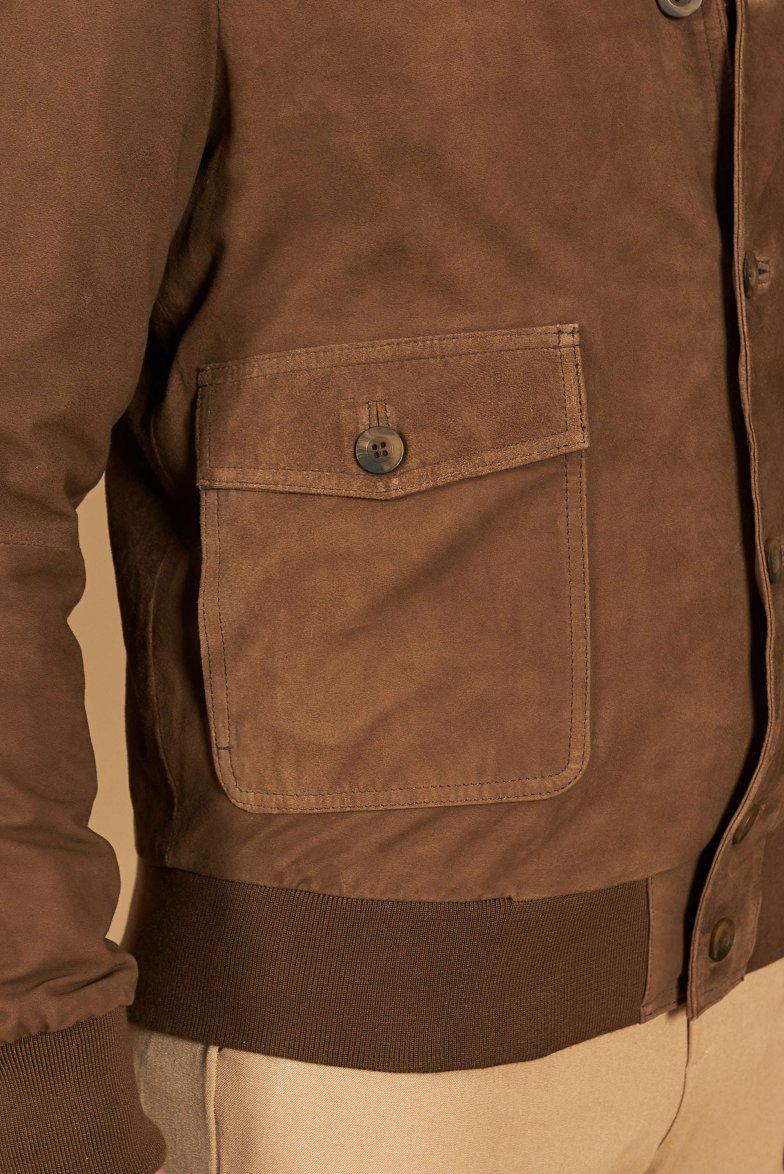 Taupe wildlederjacke mit knöpfen und...
