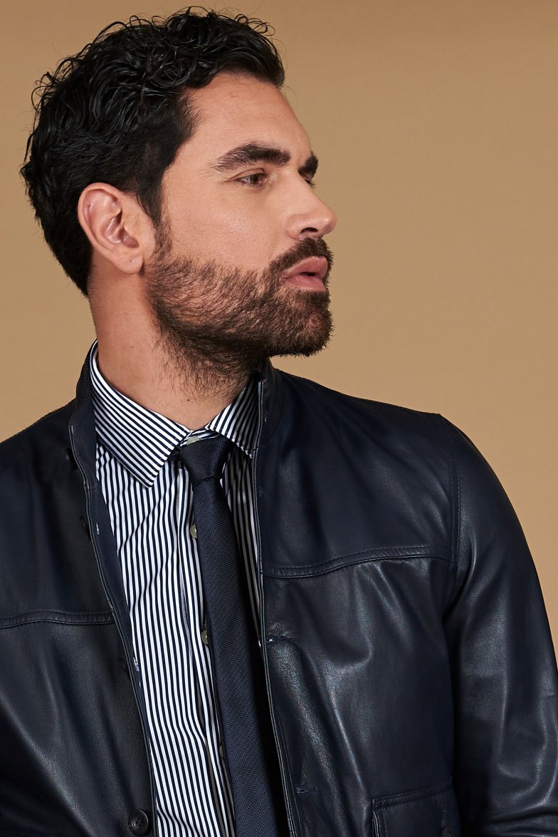 Dunkel blaue bomber lederjacke mit...