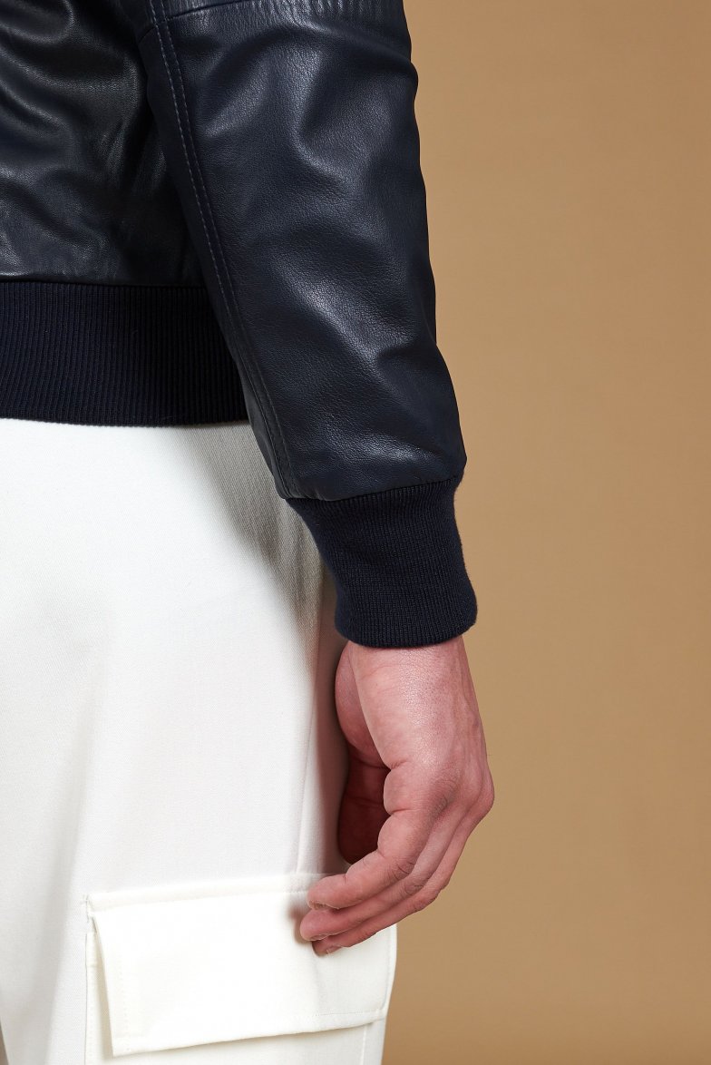 Dunkel blaue bomber lederjacke mit...