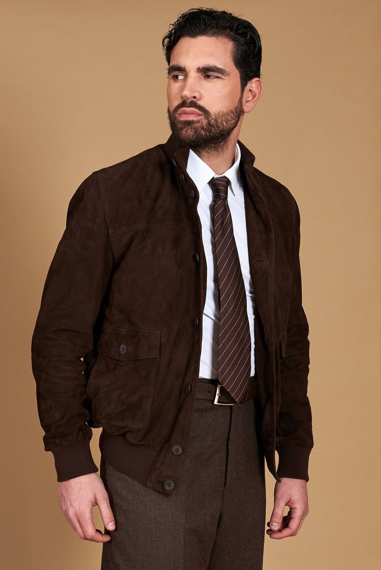 Dunkelbraune lederjacke mit knöpfen...