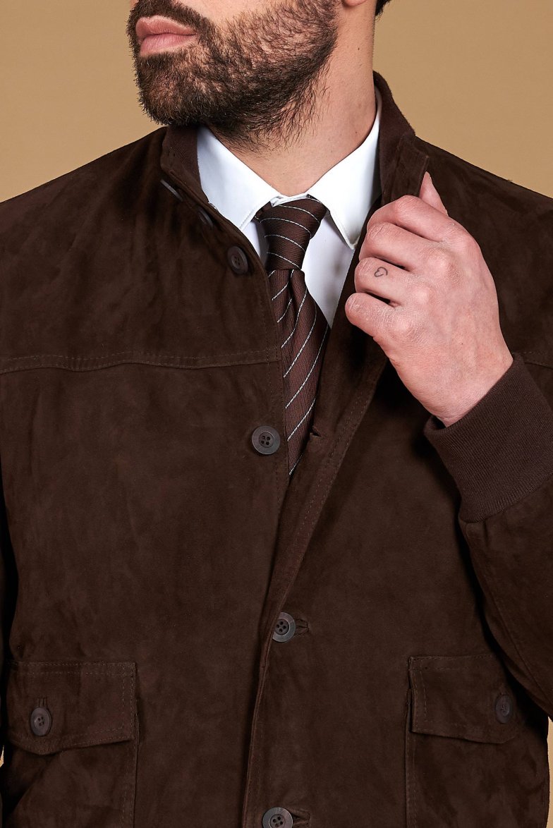 Dunkelbraune lederjacke mit knöpfen...