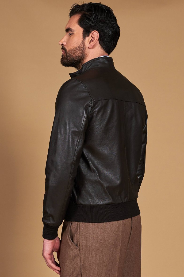 Dunkelbraune bomber lederjacke mit...