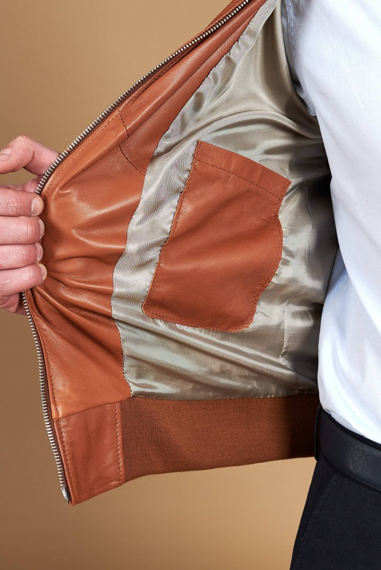 Lederfarben Bomberjacke aus...