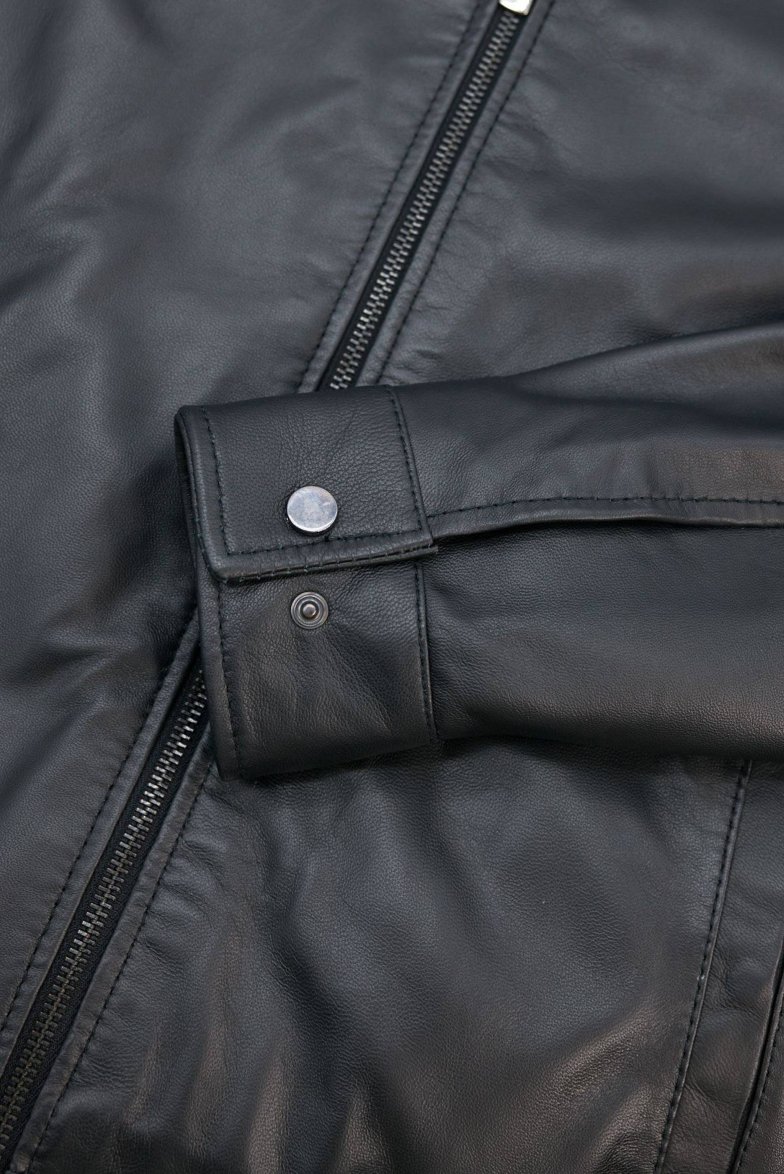 Schwarze lederjacke taschen mit...