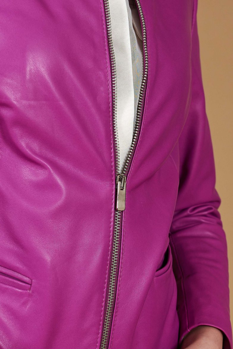 Lila naturlederjacke mit rund kragen...