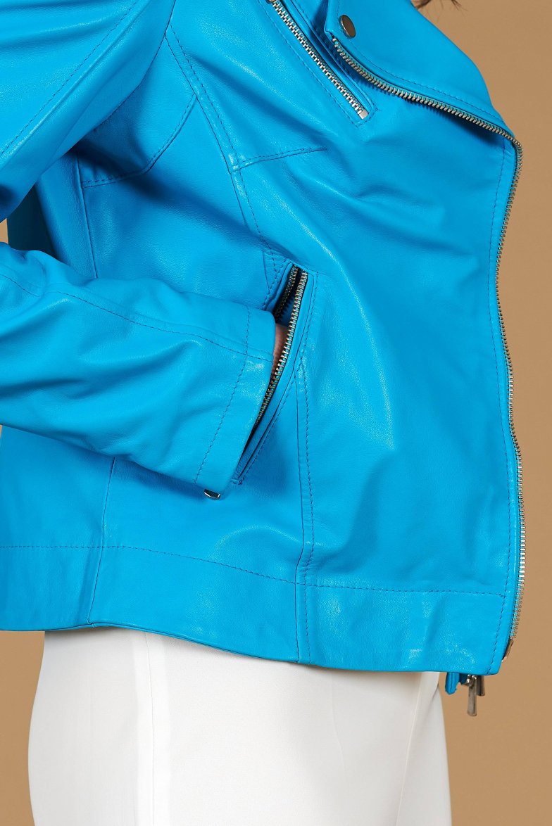 Hellblaue bikerjacke aus naturleder...
