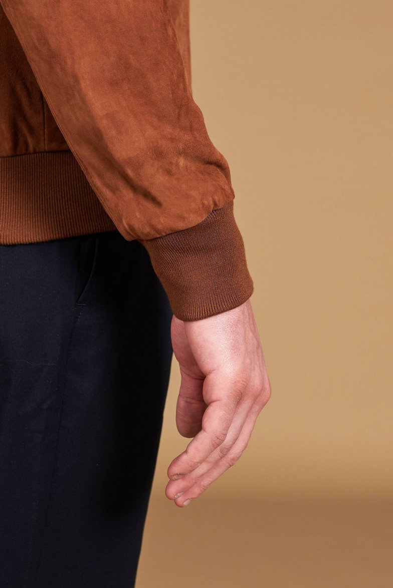 Braune wildlederjacke mit knöpfen...