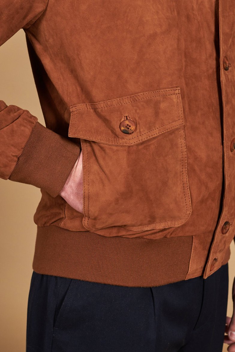 Braune wildlederjacke mit knöpfen...