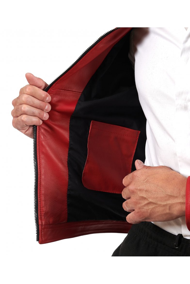 Rote lederjacke mit vier taschen...