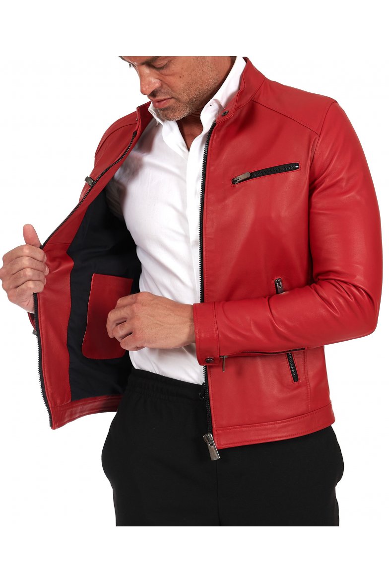 Rote lederjacke mit vier taschen...