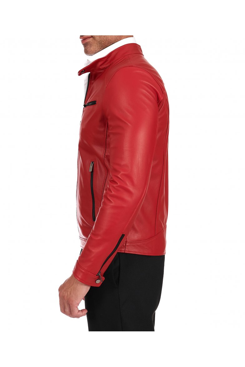 Rote lederjacke mit vier taschen...