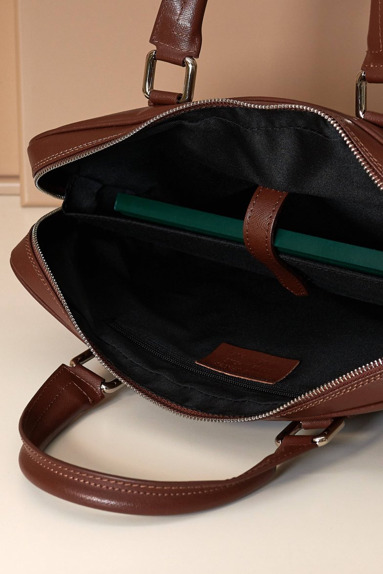 Braune Laptop Aktentasche aus leder...