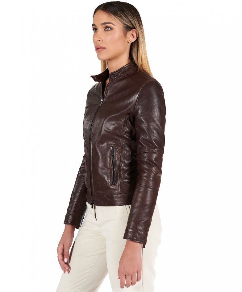 Dunkelbraune bikerjacke aus leder im...