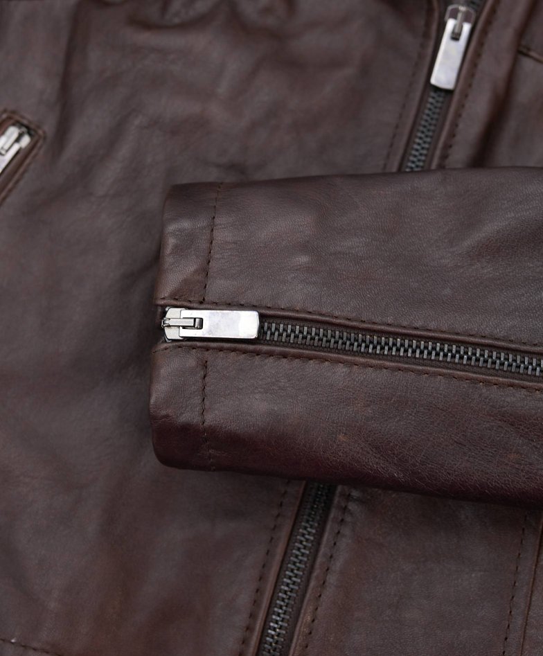 Dunkelbraune biker-lederjacke mit...