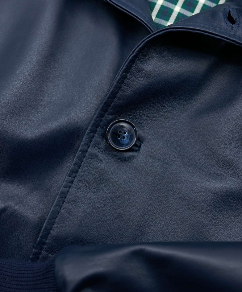 Blaue bomber lederjacke mit knöpfen...